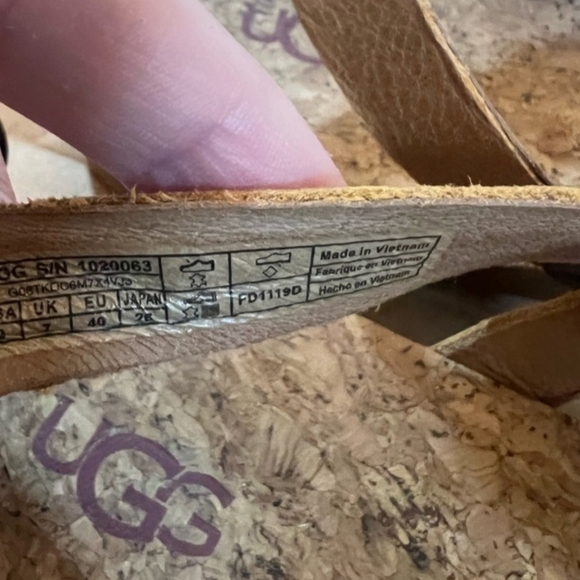 Ugg Women’s “Ayden II” Almond Sandals Size 9 - Picture 10 of 10